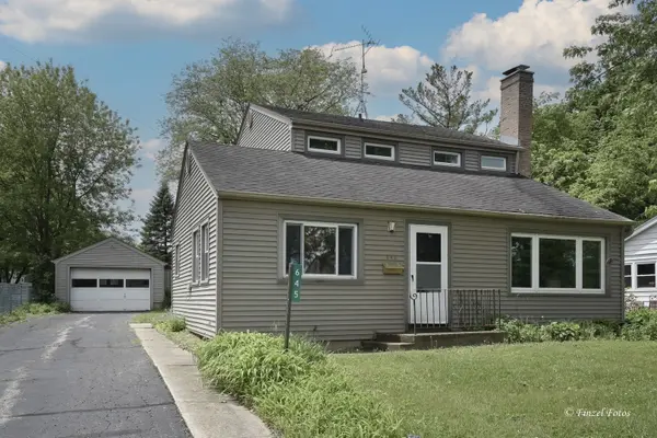 645 Pleasant ST, Woodstock, IL 60098