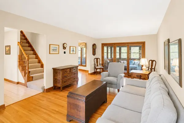 41W067 Colson DR, St. Charles, IL 60175