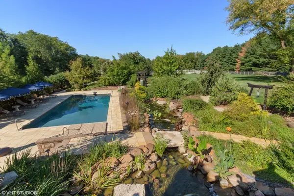 11 Moate LN, Barrington Hills, IL 60010