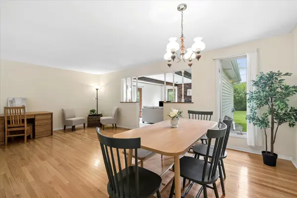2406 N Lafayette ST, Arlington Heights, IL 60004