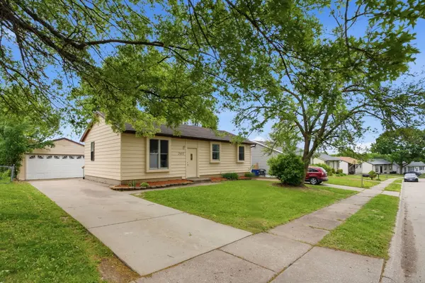 2603 W 55th ST, Davenport, IA 52806