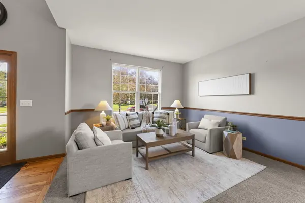 3 E Ellington CT, South Elgin, IL 60177