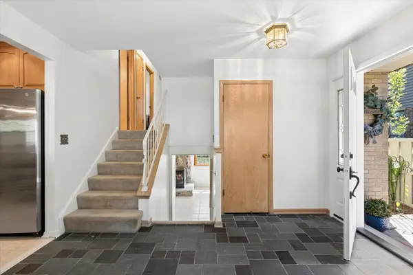 827 N Douglas AVE, Arlington Heights, IL 60004
