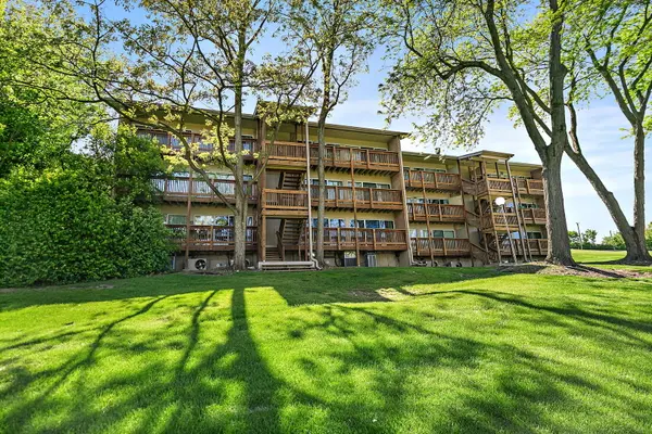 5803 Oakwood DR #C, Lisle, IL 60532