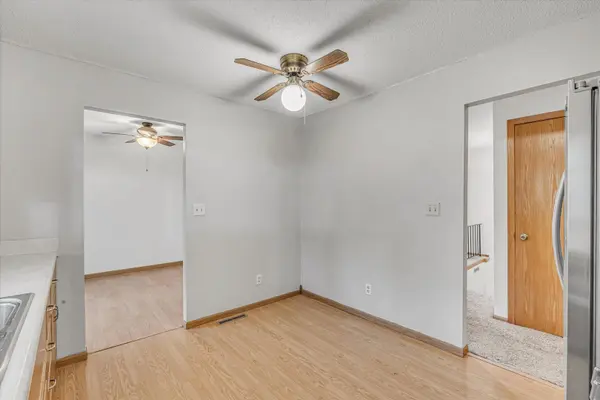 1425 W 54th ST, Davenport, IA 52806