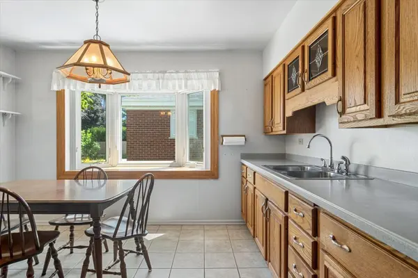 160 Wisconsin DR, Des Plaines, IL 60016