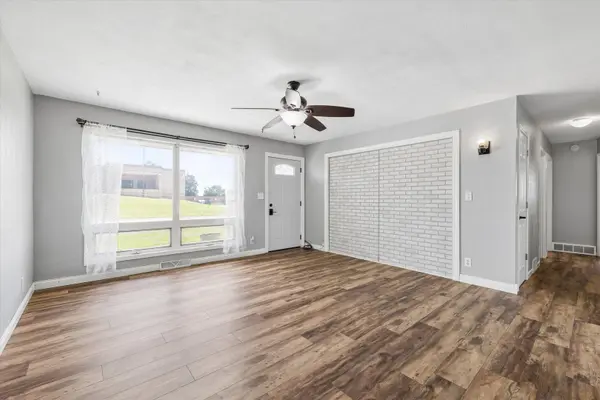 1124 12th ST, De Witt, IA 52742