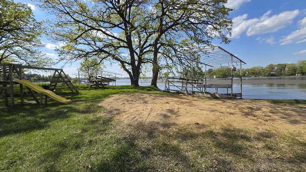 28553 W Treetop RD, Ingleside, IL 60041