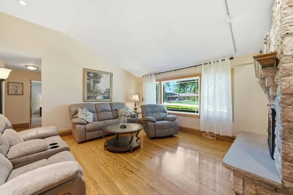 20W545 Moreland AVE, Addison, IL 60101