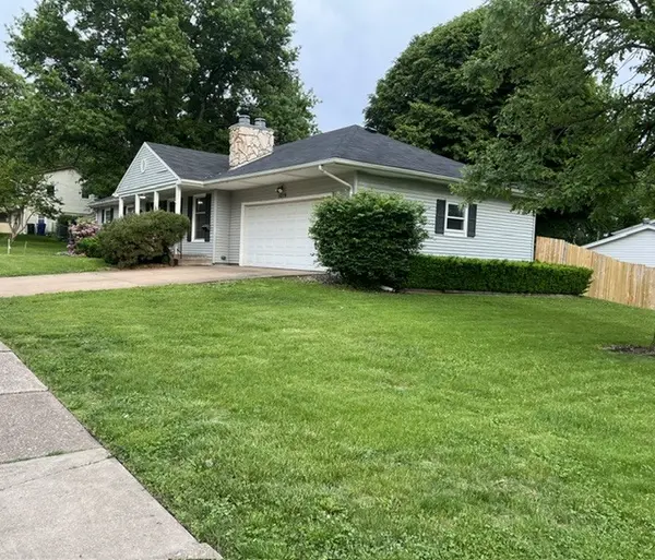 1219 Royal Oaks DR, Davenport, IA 52806