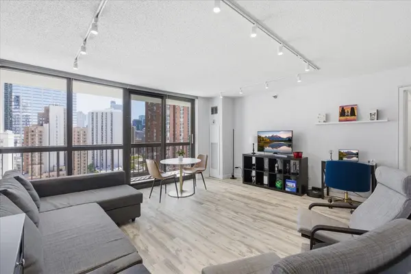 33 W Delaware PL #19E, Chicago, IL 60610