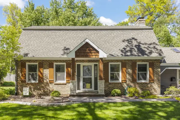 105 Thrush LN, Naperville, IL 60540