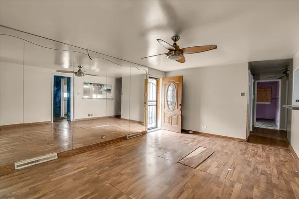 8906 S Mackinaw ST, Chicago, IL 60617