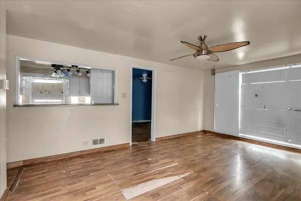 8906 S Mackinaw ST, Chicago, IL 60617