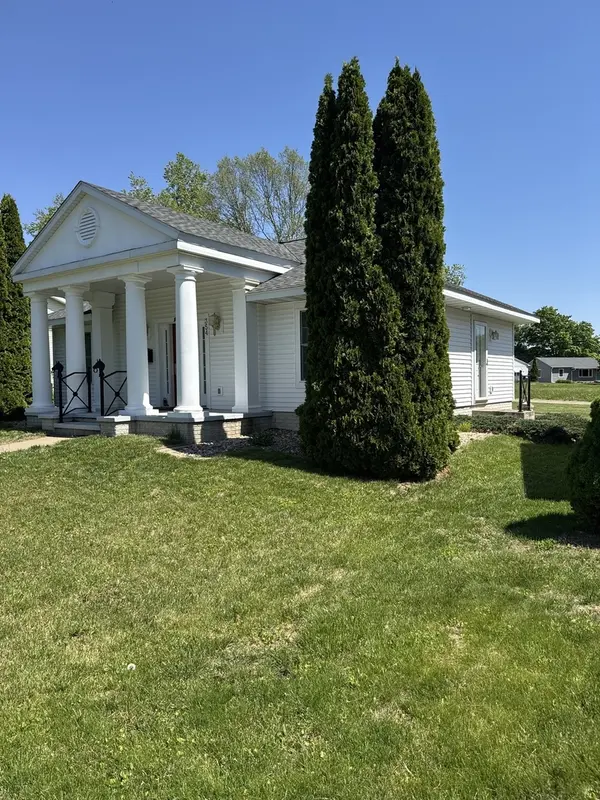 354 19th PL, Clinton, IA 52732