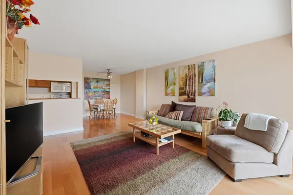 1800 Huntington BLVD #AE607, Hoffman Estates, IL 60169