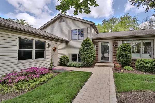 818 Indigo CT, Lake Zurich, IL 60047