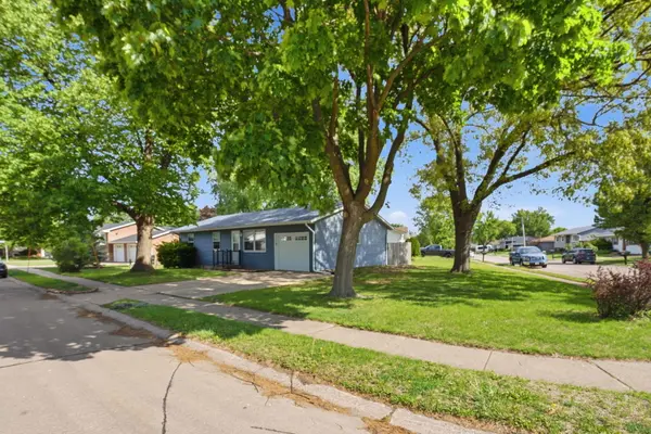 2010 W 63rd ST, Davenport, IA 52806