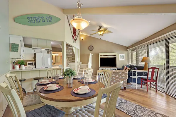 511E Tam O'Shanter DR #E, Fontana, WI 53125