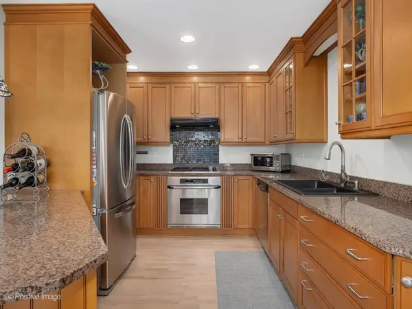 16W660 89th PL, Willowbrook, IL 60527