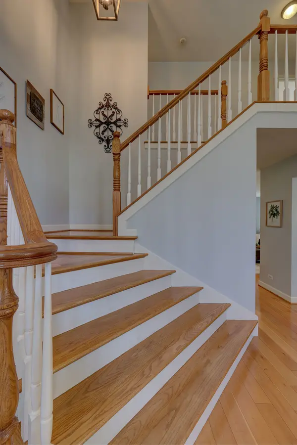 411 Belmont LN, Bartlett, IL 60103