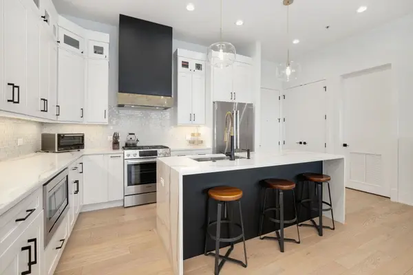 4405 N Richmond ST #205, Chicago, IL 60625