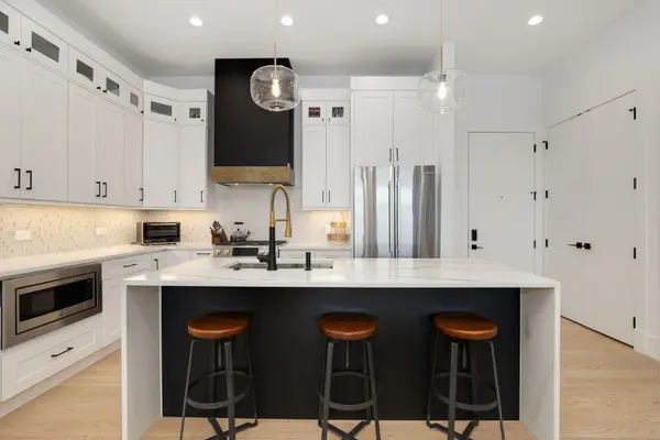 4405 N Richmond ST #205, Chicago, IL 60625