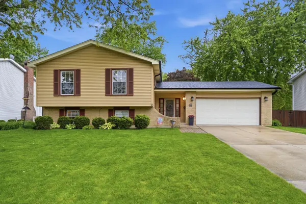 1940 Brentwood LN E, Wheaton, IL 60189