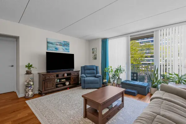 1625 Sheridan RD #206, Wilmette, IL 60091