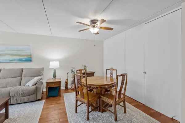 1625 Sheridan RD #206, Wilmette, IL 60091