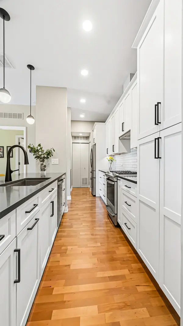 560 W FULTON ST #602, Chicago, IL 60661
