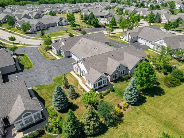 638 Handel LN, Woodstock, IL 60098