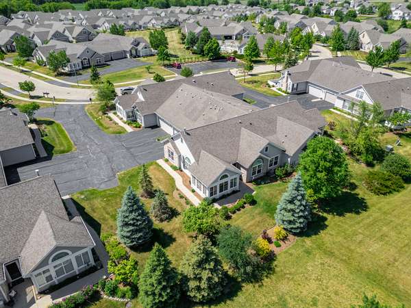 638 Handel LN, Woodstock, IL 60098