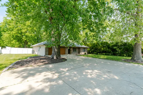 3018 Springfield RD, East Peoria, IL 61611