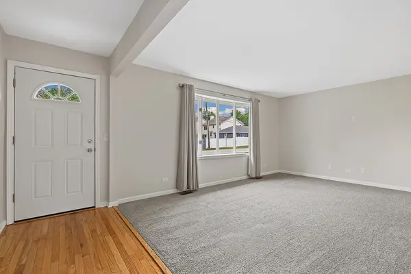 3S611 Wilbur AVE, Warrenville, IL 60555