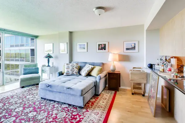 9655 WOODS DR #814, Skokie, IL 60077