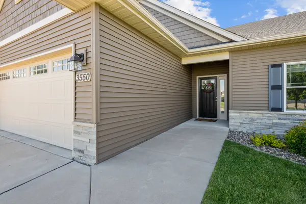 3550 Deckard DR, Bettendorf, IA 52722