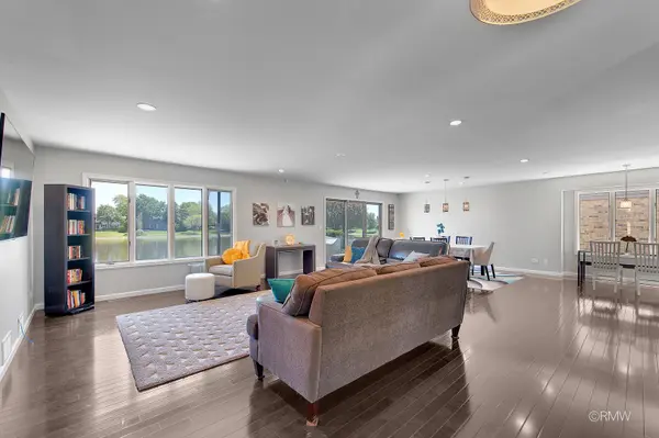 1245 Biscayne DR, Elk Grove Village, IL 60007