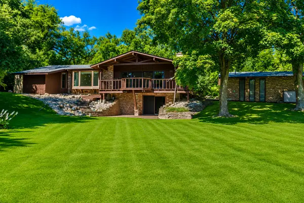 330 S Barrington RD, Barrington, IL 60010