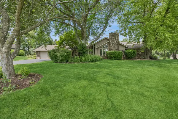12N320 Jackson DR, Elgin, IL 60124