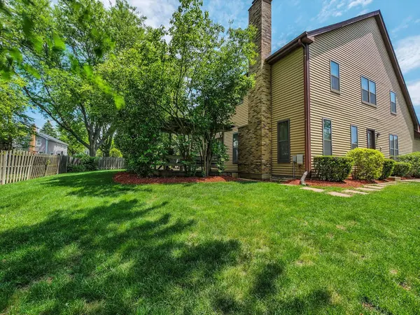 312 W Brampton LN, Arlington Heights, IL 60004