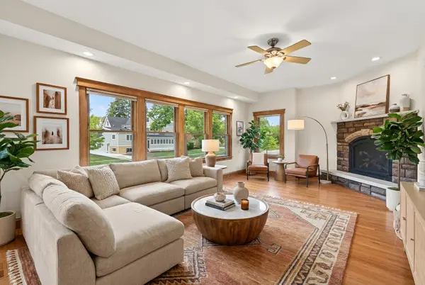1117 Margret ST, Des Plaines, IL 60016