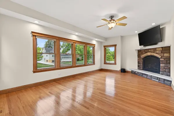 1117 Margret ST, Des Plaines, IL 60016