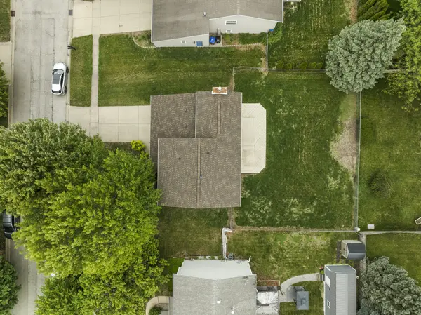 1303 Kenneth DR, Bloomington, IL 61704