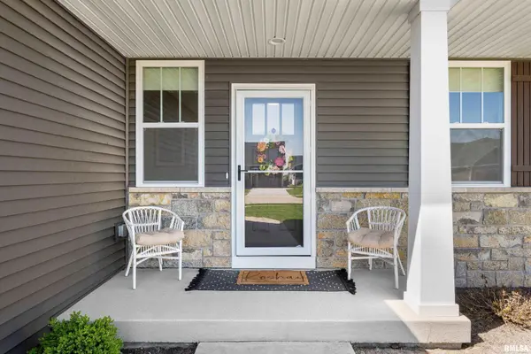 3098 Mary Leigh DR, Bettendorf, IA 52722