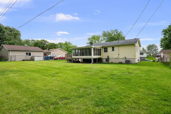 118 E Lamphere DR, Blue Grass, IA 52726