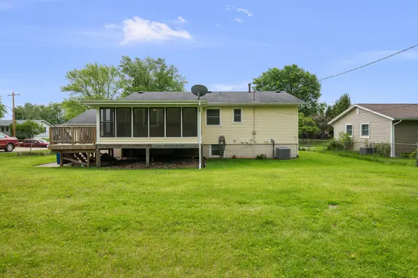 118 E Lamphere DR, Blue Grass, IA 52726