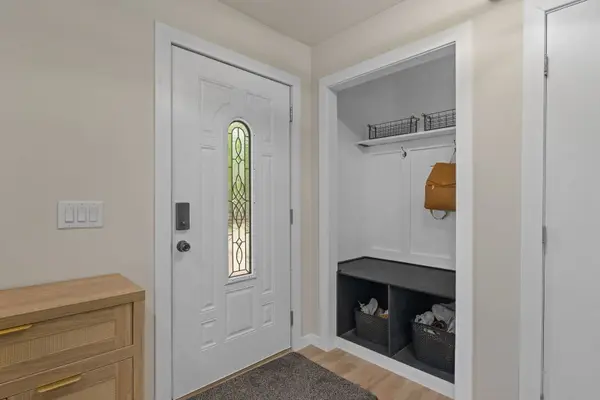 1640 Queens DR, Bettendorf, IA 52722