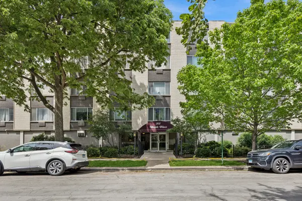 201 S Maple AVE #106, Oak Park, IL 60302