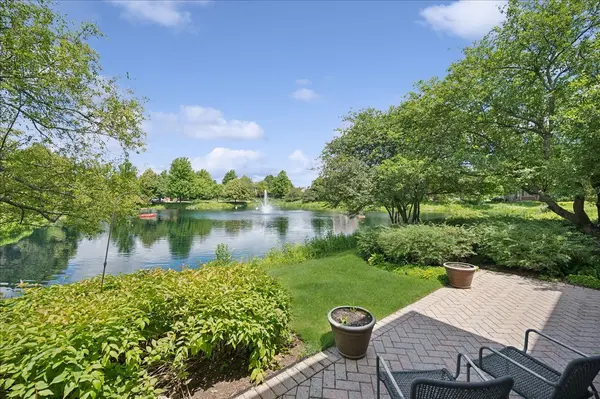 2288 Royal Ridge DR, Northbrook, IL 60062
